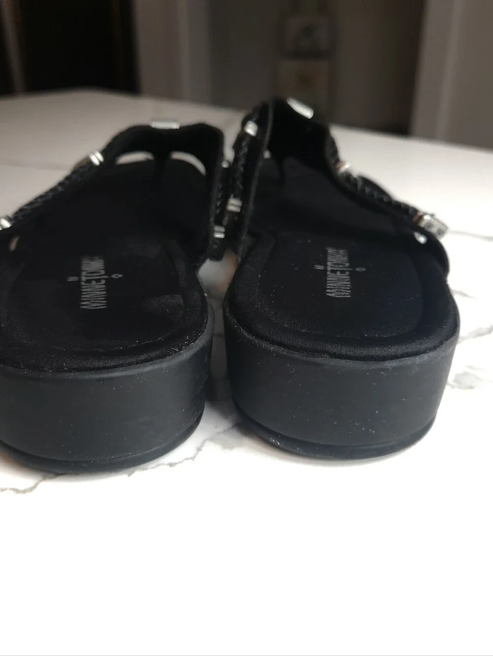 🖤 Minnetonka Silverthorne 360 Thong Sandals – Size 9